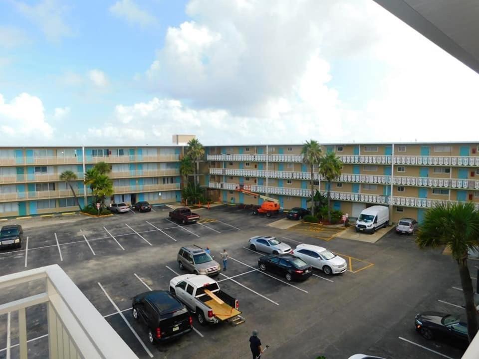 Ocean Breeze - Direct Ocean Front-Pool Is Open Lejlighed Daytona Beach Eksteriør billede