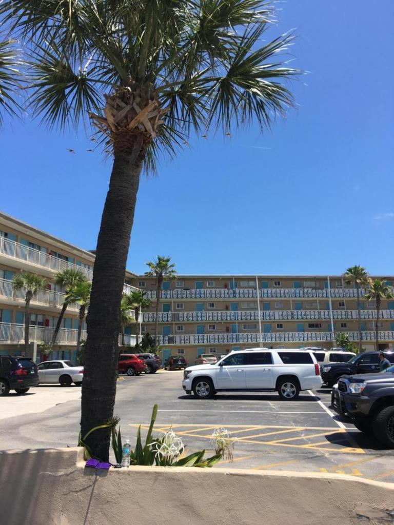 Ocean Breeze - Direct Ocean Front-Pool Is Open Lejlighed Daytona Beach Eksteriør billede