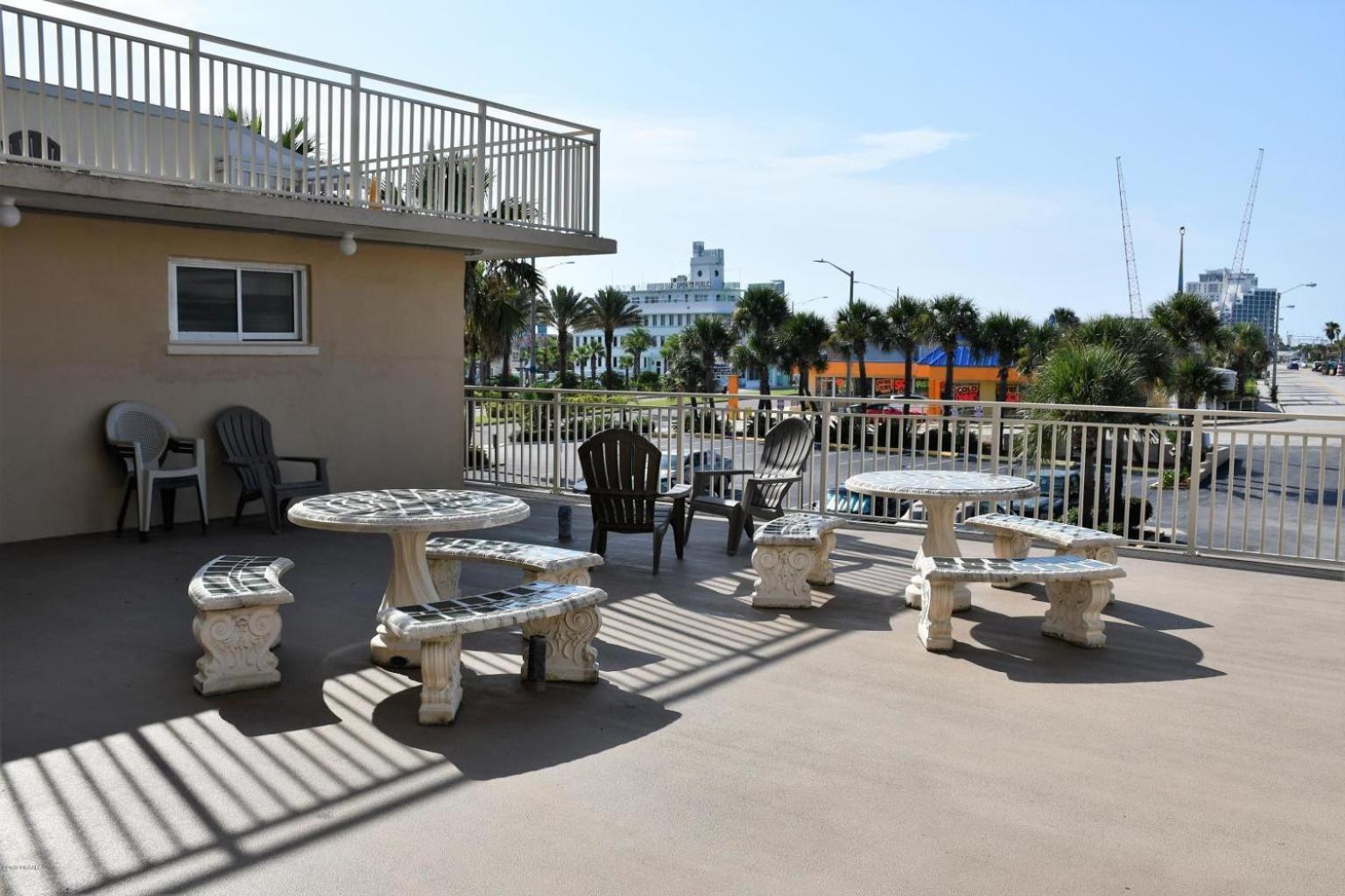 Ocean Breeze - Direct Ocean Front-Pool Is Open Lejlighed Daytona Beach Eksteriør billede
