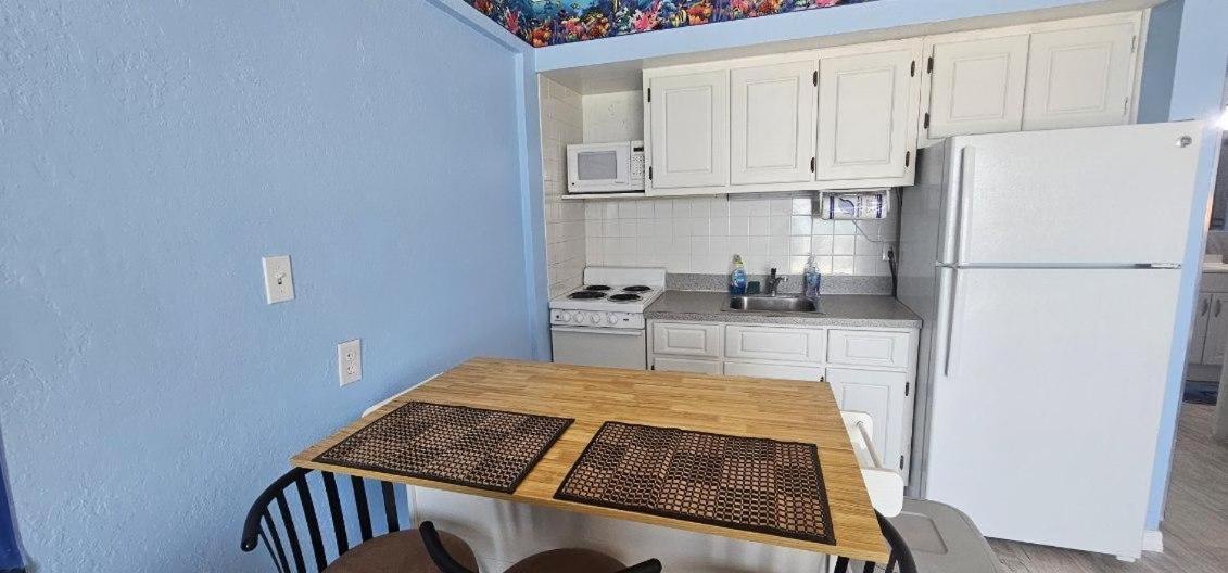 Ocean Breeze - Direct Ocean Front-Pool Is Open Lejlighed Daytona Beach Eksteriør billede