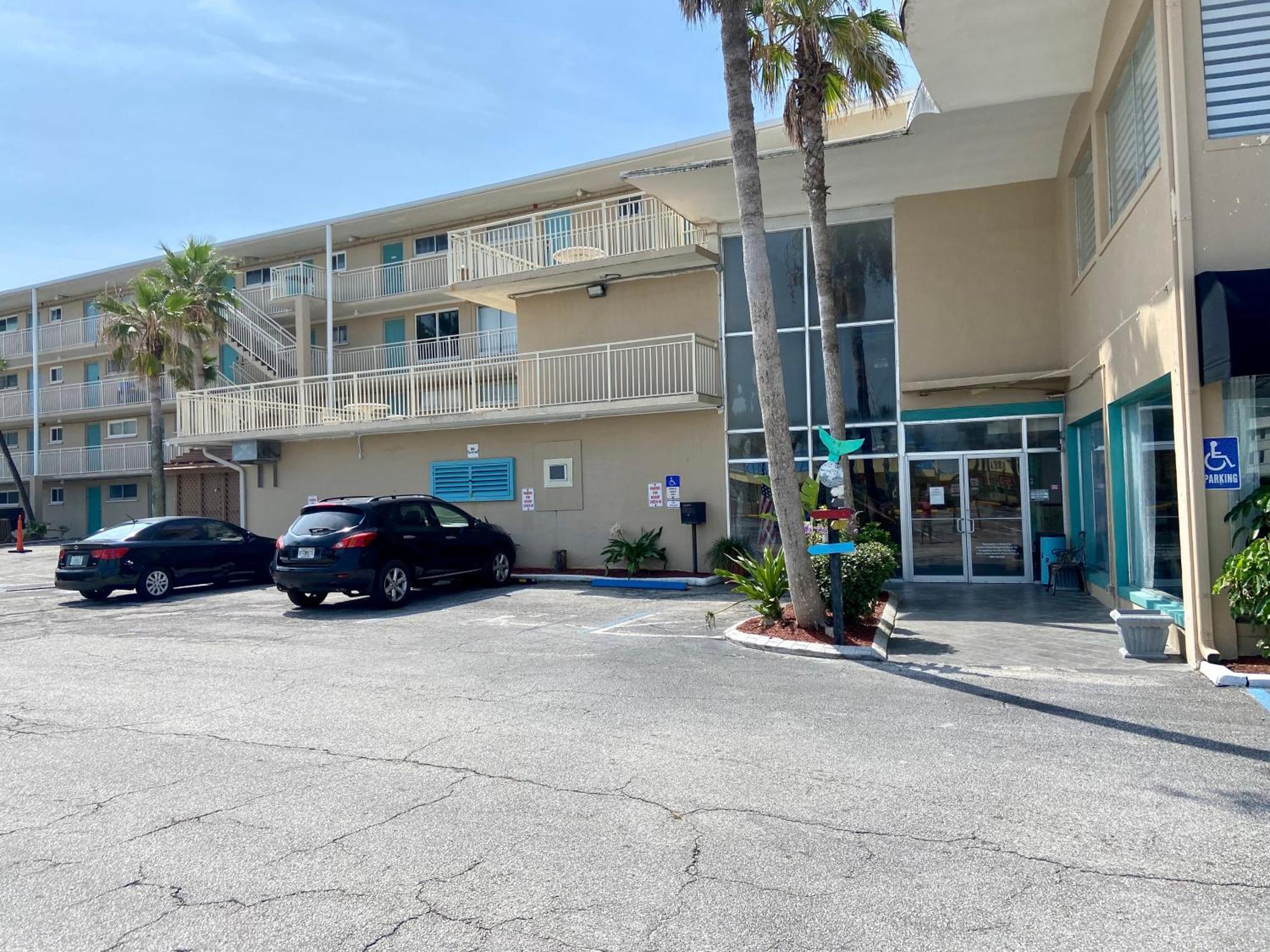 Ocean Breeze - Direct Ocean Front-Pool Is Open Lejlighed Daytona Beach Eksteriør billede