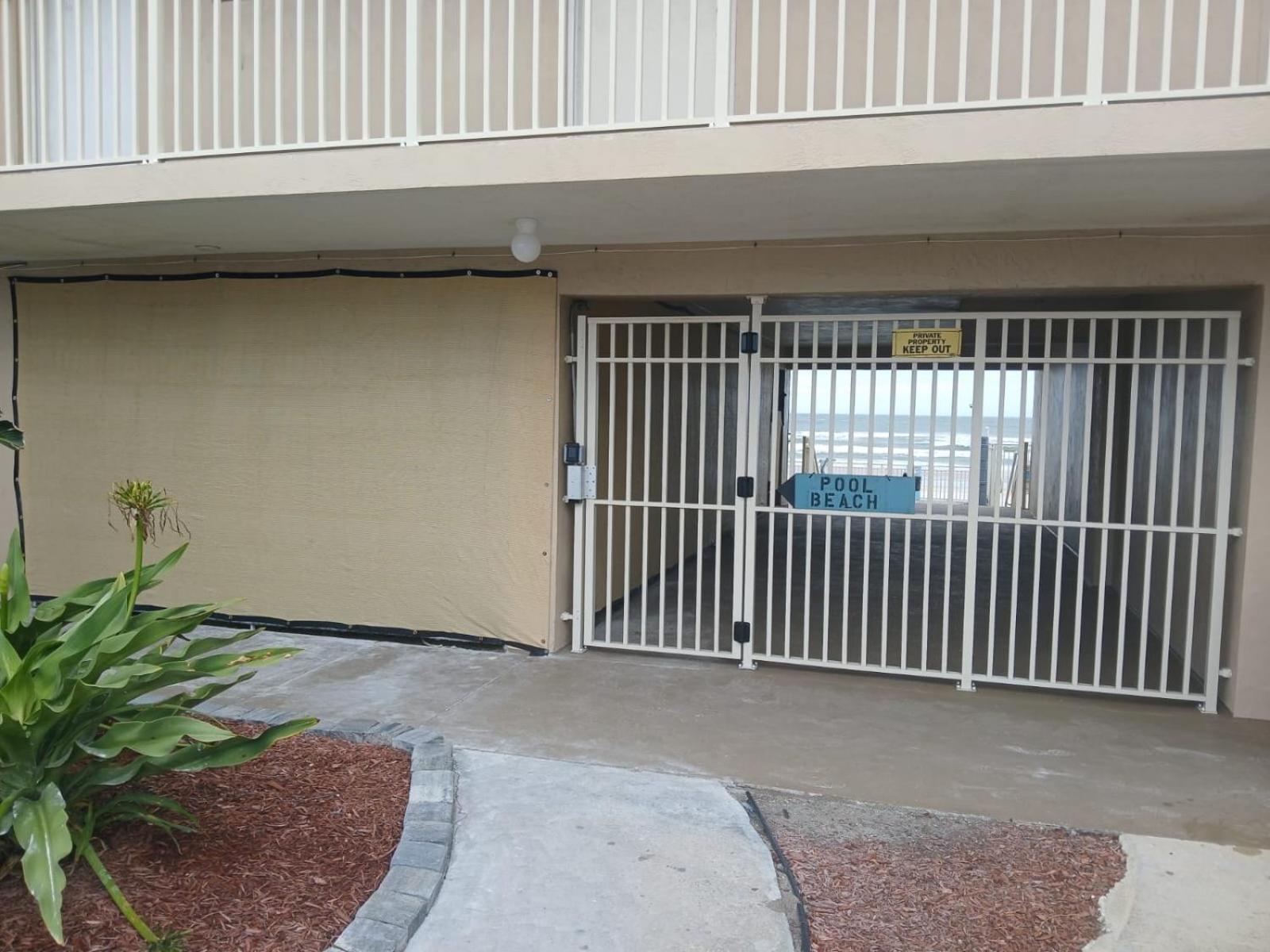 Ocean Breeze - Direct Ocean Front-Pool Is Open Lejlighed Daytona Beach Eksteriør billede
