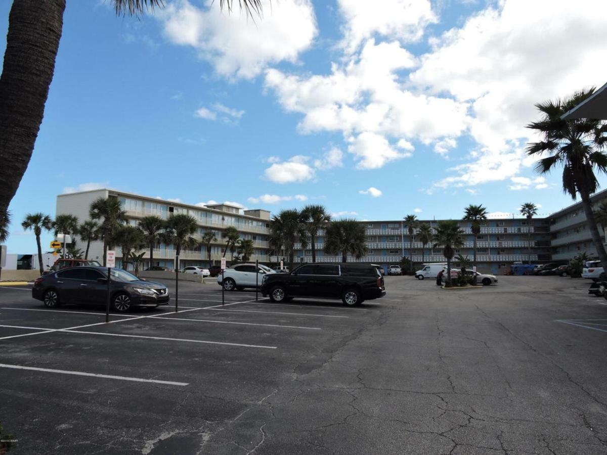 Ocean Breeze - Direct Ocean Front-Pool Is Open Lejlighed Daytona Beach Eksteriør billede